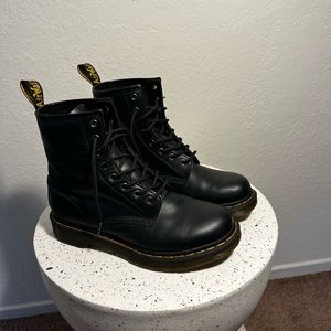 1460 SMOOTH LEATHER LACE UP BOOTS NEW